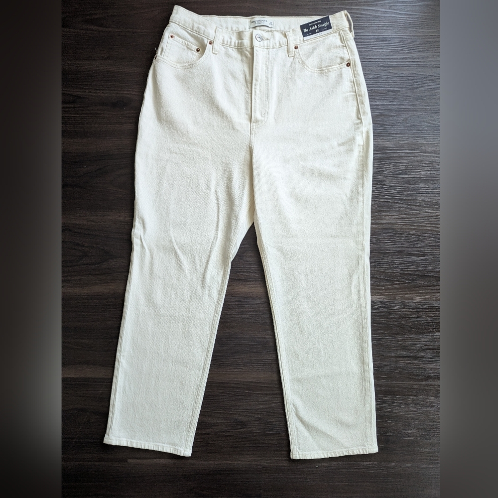 NWT Abercrombie & Fitch Curve Love Ankle Straight Jeans Ultra High Rise Cream 32